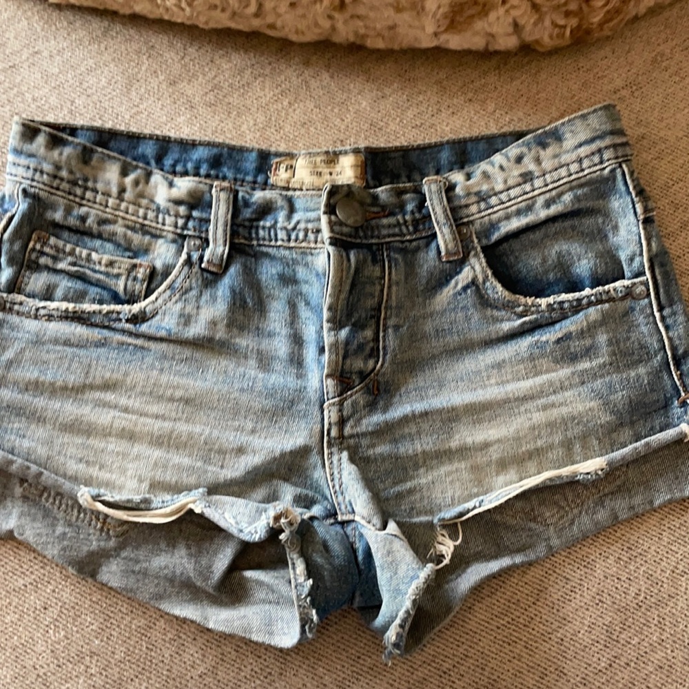 FREE PEOPLE RAW HEM DENIM SHORT